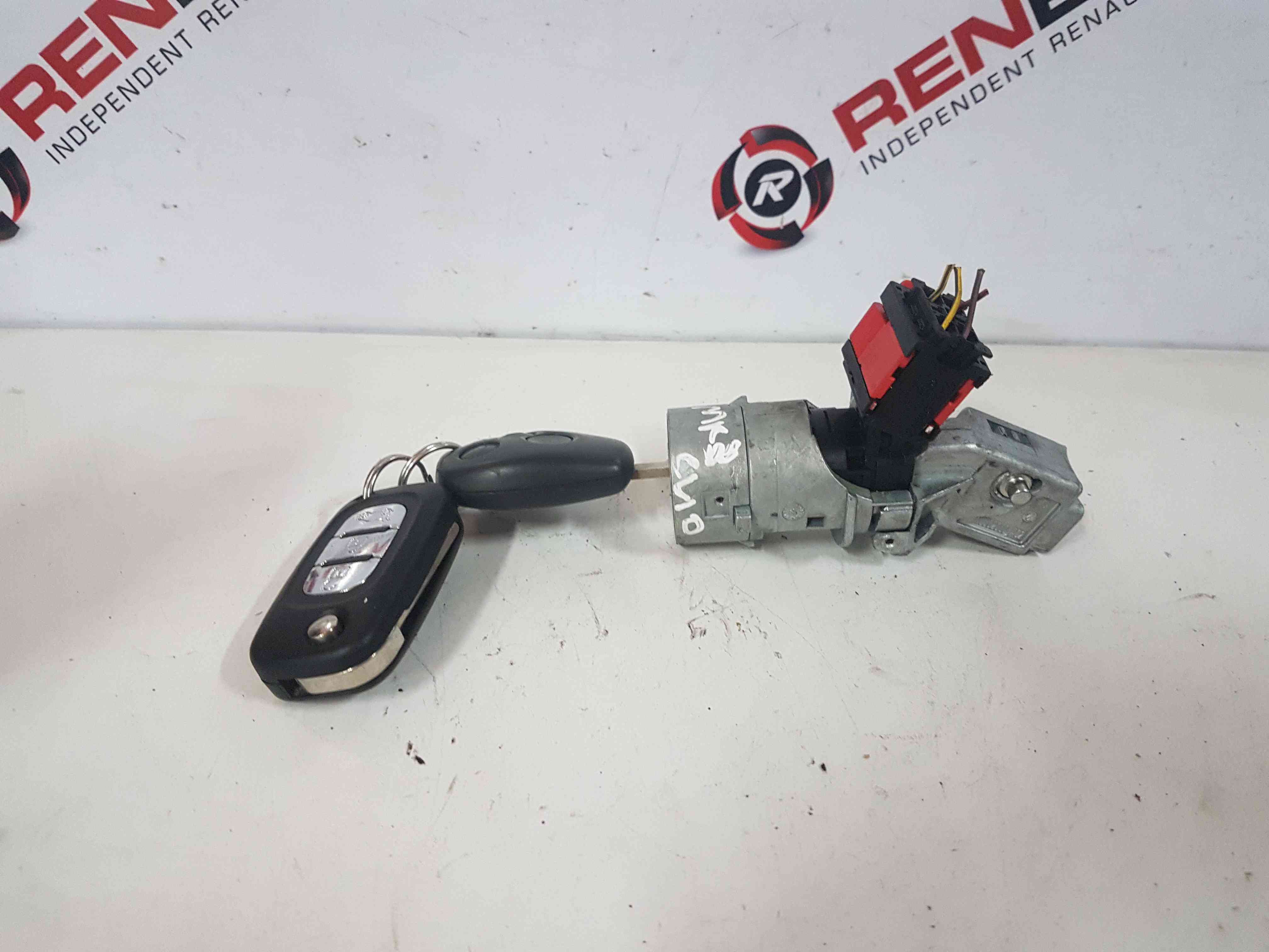 Thumb 7 Renault Clio MK3 2005-2012 Ignition Barrel + 2 Keys 8200214168 + Flip