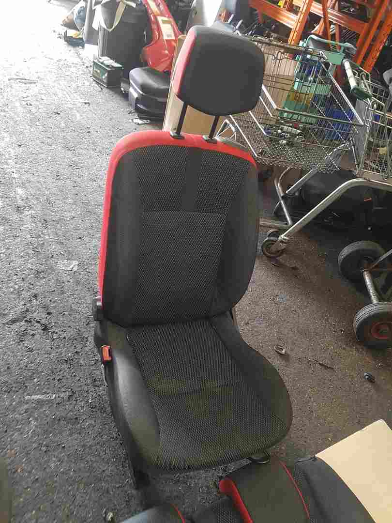 Thumb 3 Renault Clio MK3 2005-2012 Interior Seats Chairs SET Red 3Dr 4/5