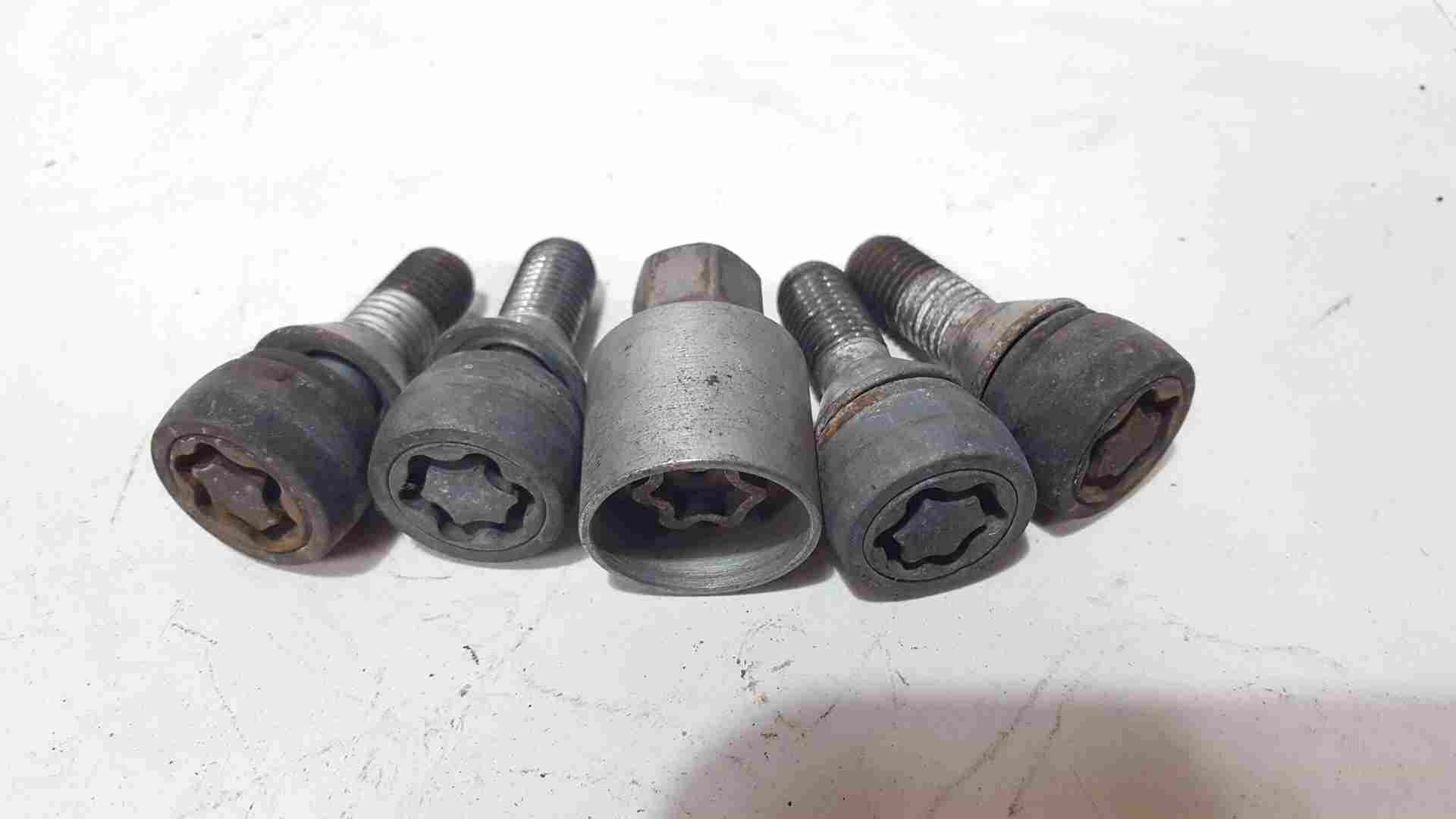 Renault Clio MK3 20052012 Locking Wheel NUT Bolts SET 17Mm 5/5 Store