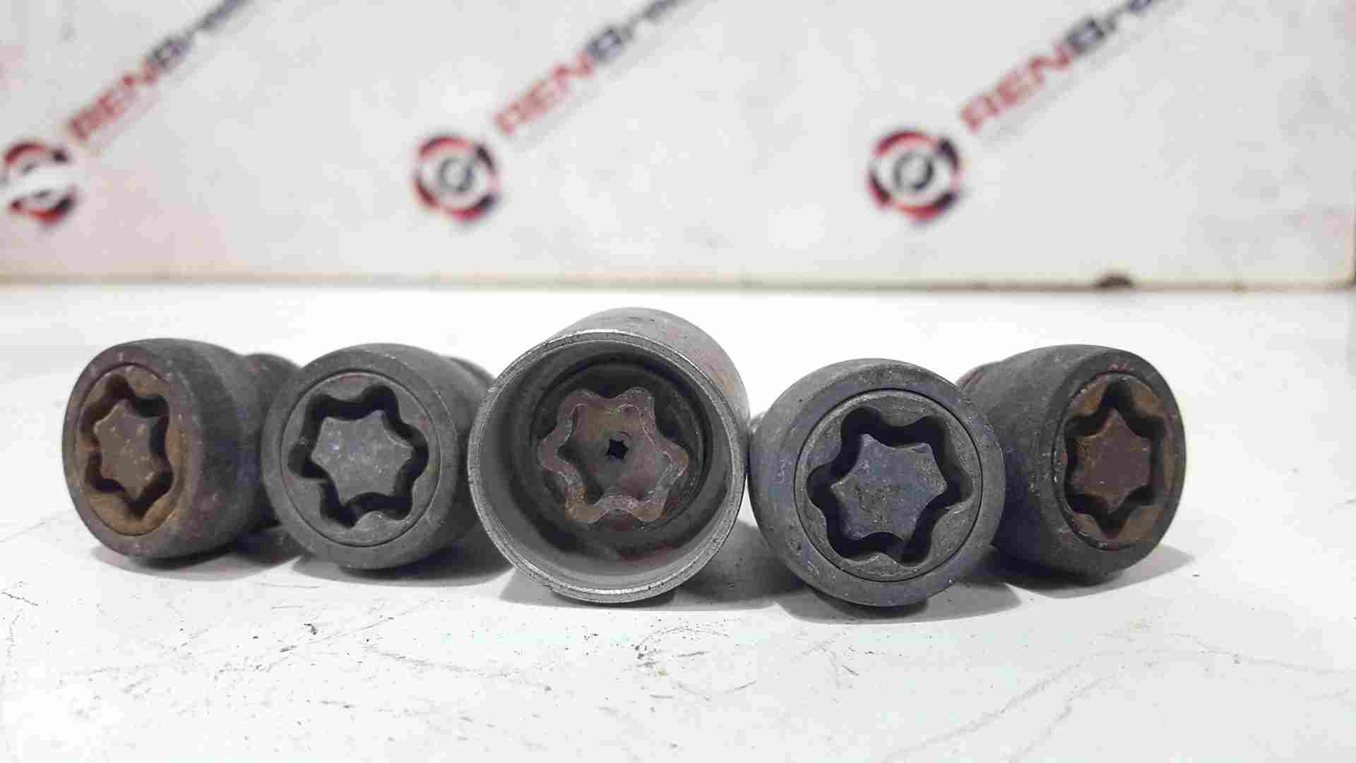 Renault Clio MK3 20052012 Locking Wheel NUT Bolts SET 17Mm 5/5 Store