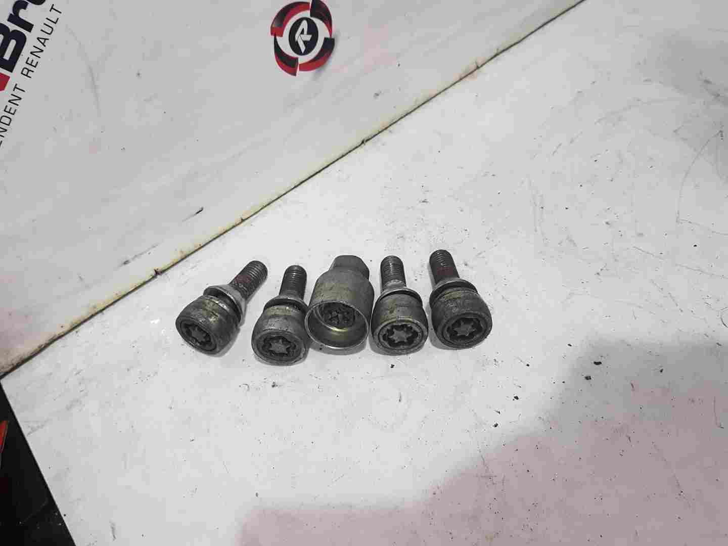 Renault Clio MK3 2005-2012 Locking Wheel NUT Bolts SET 19Mm 5/5