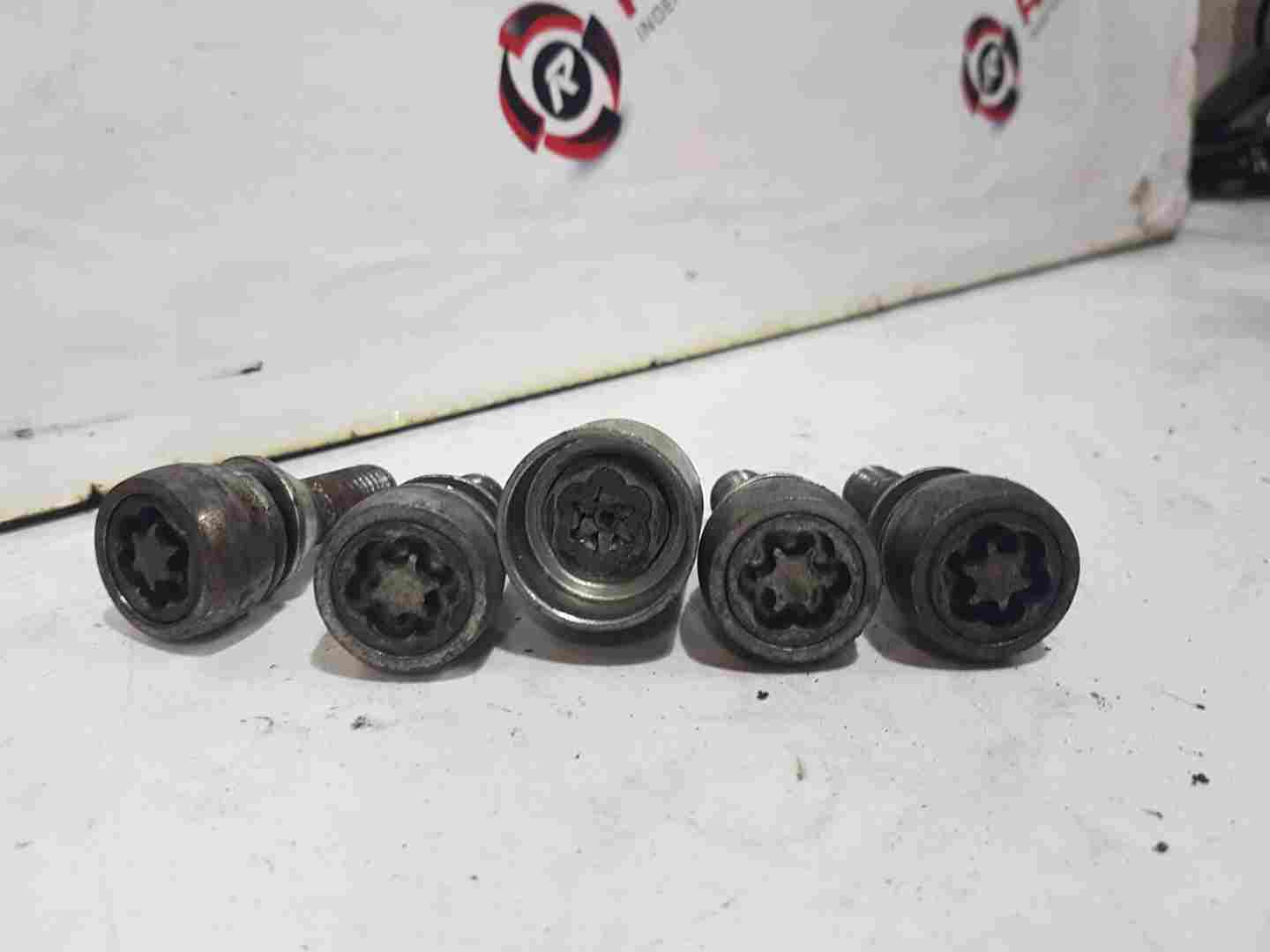 Renault Clio MK3 2005-2012 Locking Wheel NUT Bolts SET 19Mm 5/5