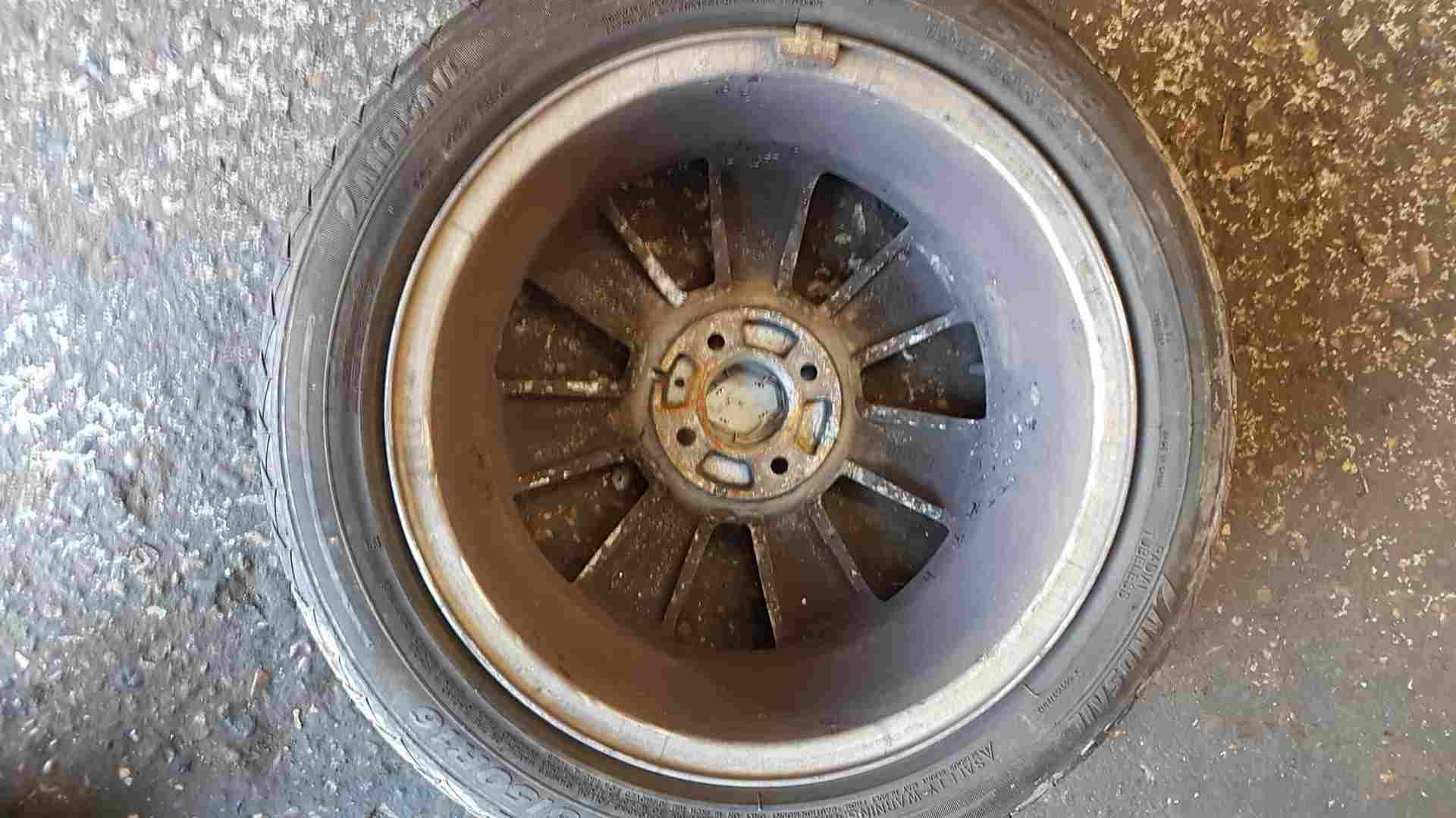 Thumb 3 Renault Clio MK3 2005-2012 Lyria Alloy Wheel + Tyre 195 50 16 4Mm Tread 3/5