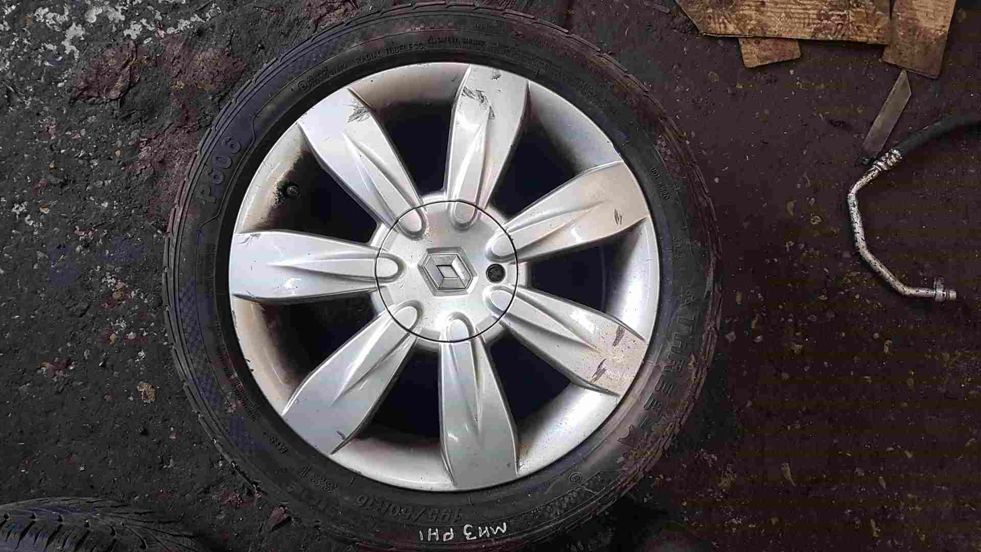 Thumb 6 Renault Clio MK3 2005-2012 Lyria Alloy Wheel + Tyre 195 50 16 5Mm Tread 3/5