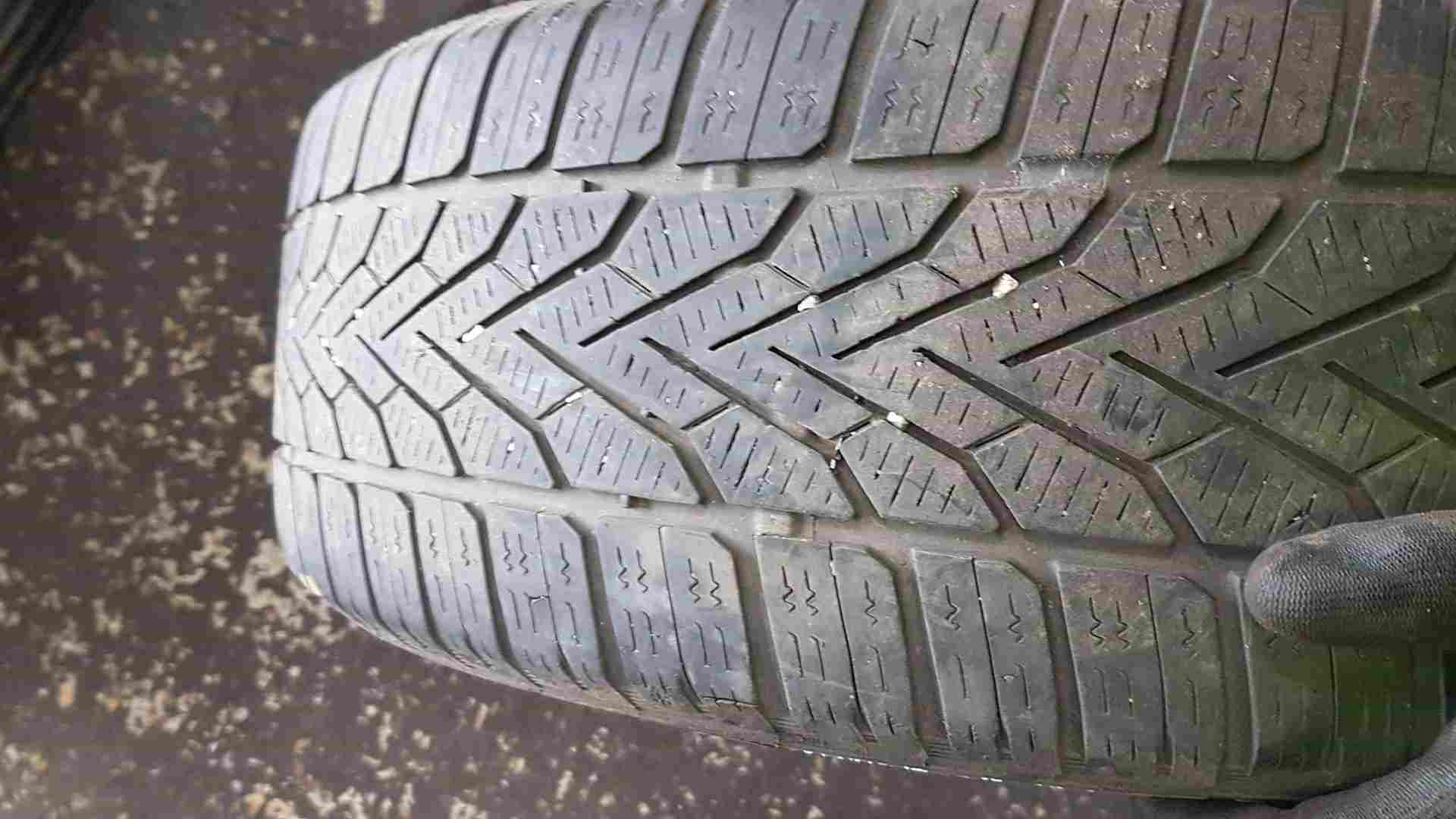Thumb 3 Renault Clio MK3 2005-2012 Lyria Alloy Wheel + Tyre 195 50 16 5Mm Tread 3/5