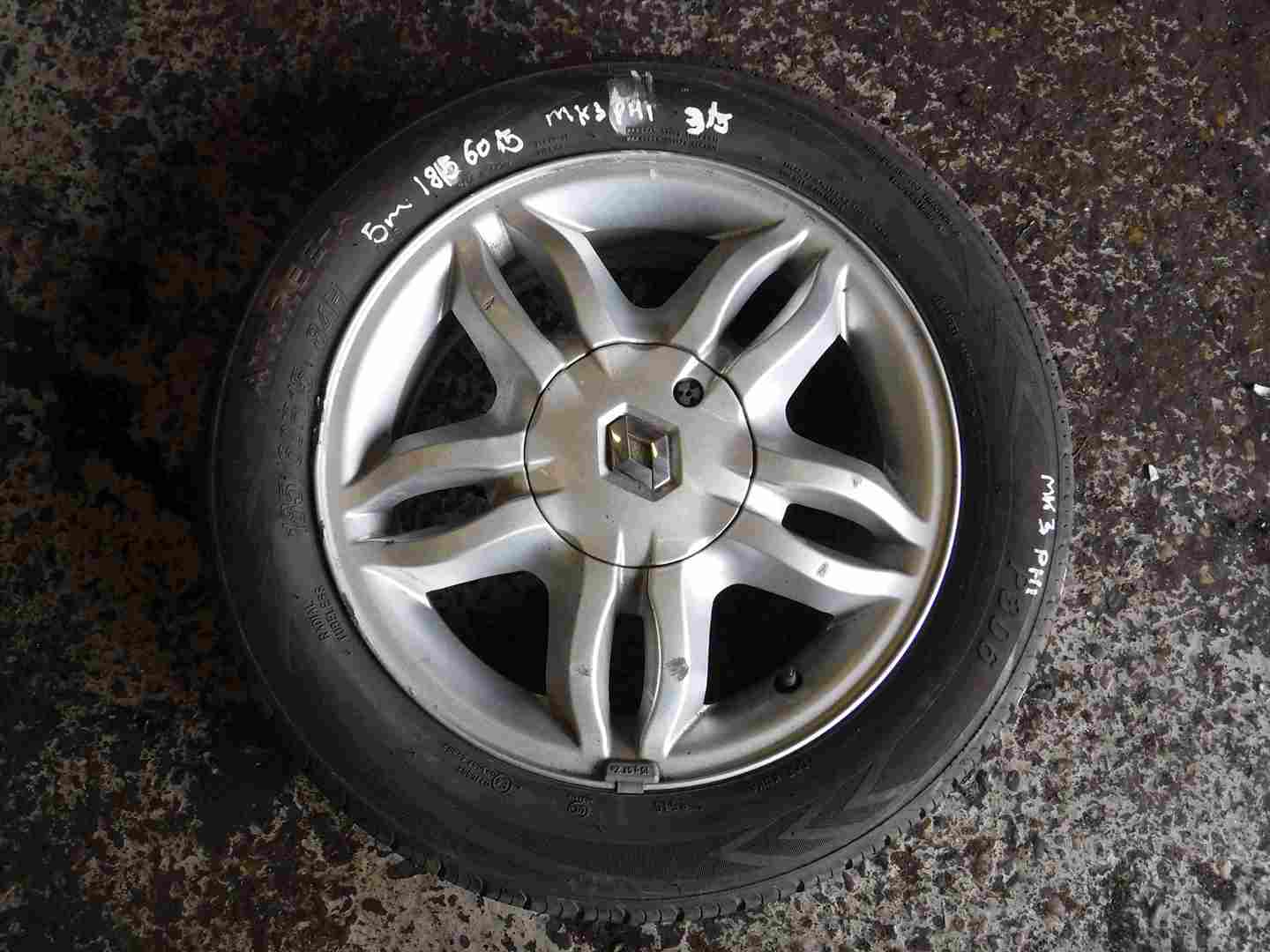 Renault Clio MK3 2005-2012 Mahonia Alloy Wheel   Tyre 185 60 15 7mm 8200317802