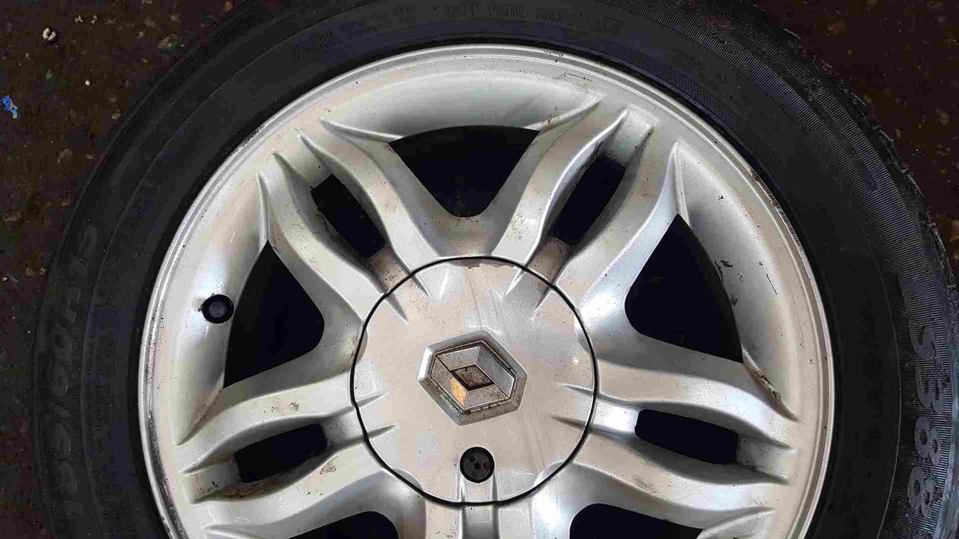 Thumb 3 Renault Clio MK3 2005-2012 Mahonia Alloy Wheel + Tyre 185 60 15 6Mm Tread 3/5