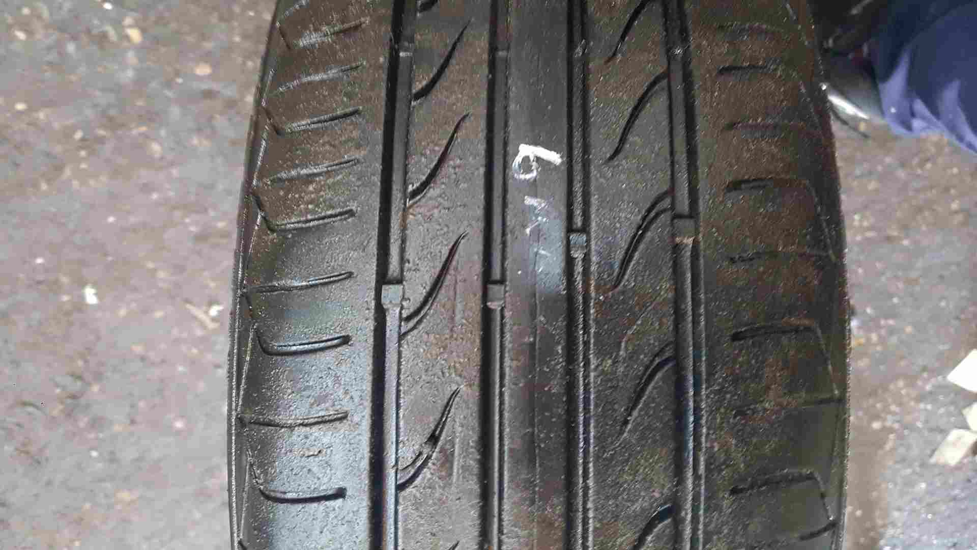Thumb 5 Renault Clio MK3 2005-2012 Mahonia Alloy Wheel + Tyre 185 60 15 6Mm Tread 3/5