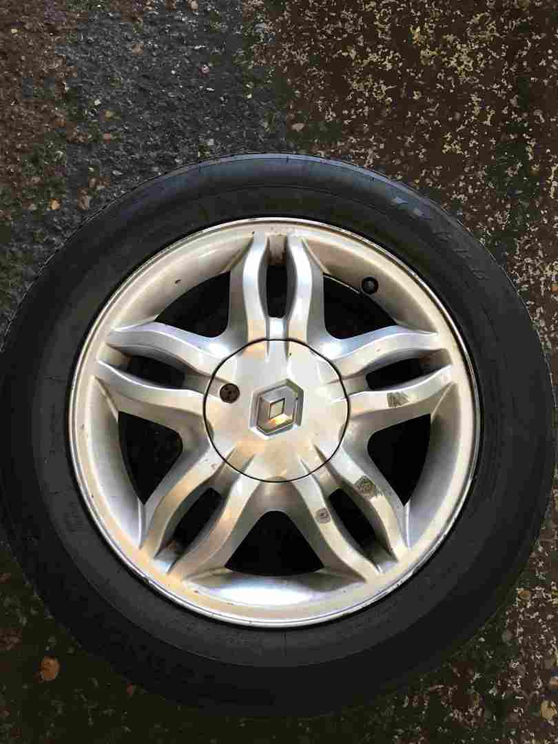 Renault Clio MK3 2005-2012 Mahonia Alloy Wheel + Tyre 185 60 15 6m