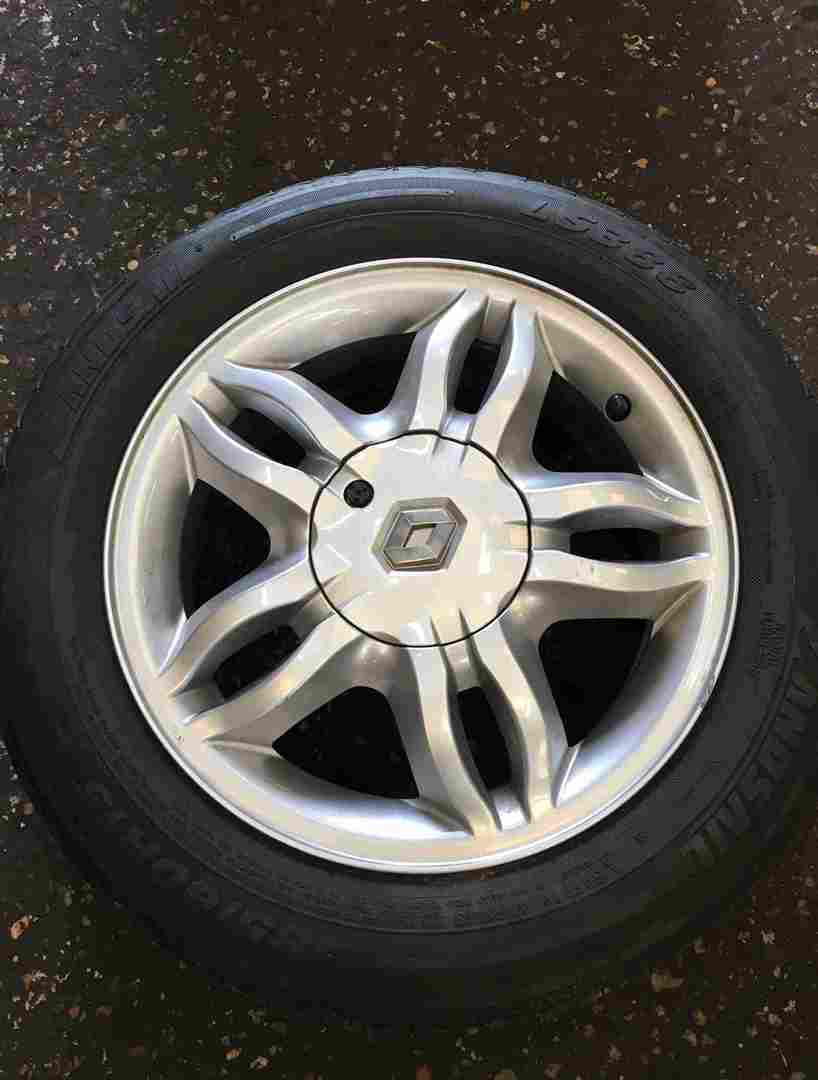 Renault Clio MK3 2005-2012 Mahonia Alloy Wheel   Tyre 185 60 15 6mm 4.5/5