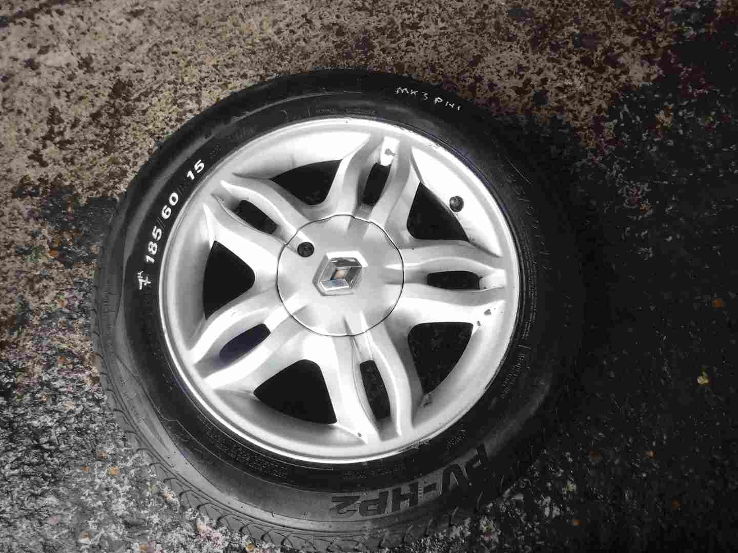Renault Clio MK3 2005-2012 Mahonia Alloy Wheel   Tyre 185 60 15 10mm Tread