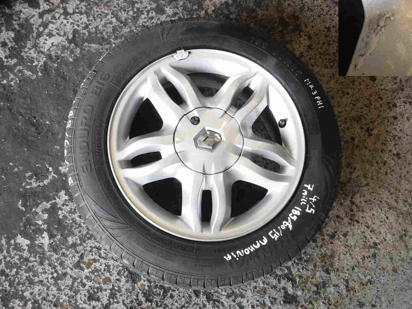 Renault Clio MK3 2005-2012 Mahonia Alloy Wheel + Tyre 8200317802