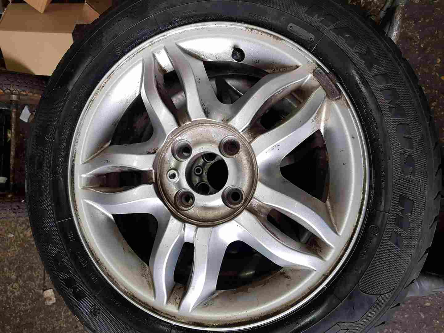 Thumb 2 Renault Clio MK3 2005-2012 Mahonia Alloy Wheel 15Inch 3/5 + Tyre 185 60 15 6Mm 
