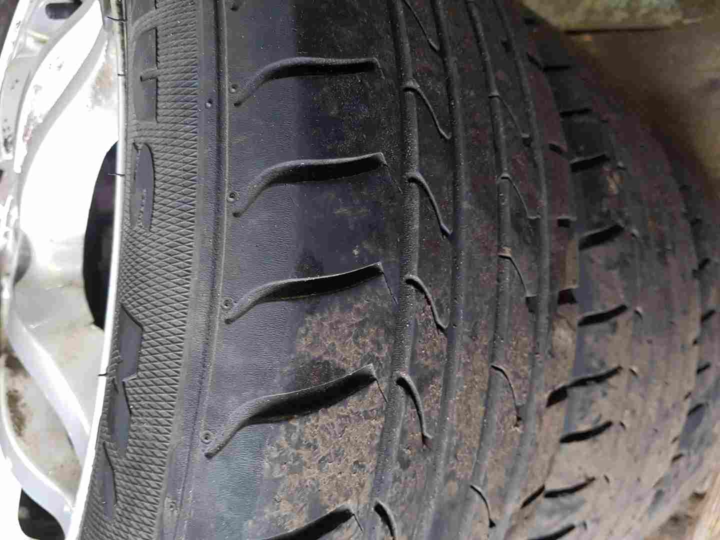 Thumb 3 Renault Clio MK3 2005-2012 Mahonia Alloy Wheel 15Inch 3/5 + Tyre 185 60 15 6Mm 