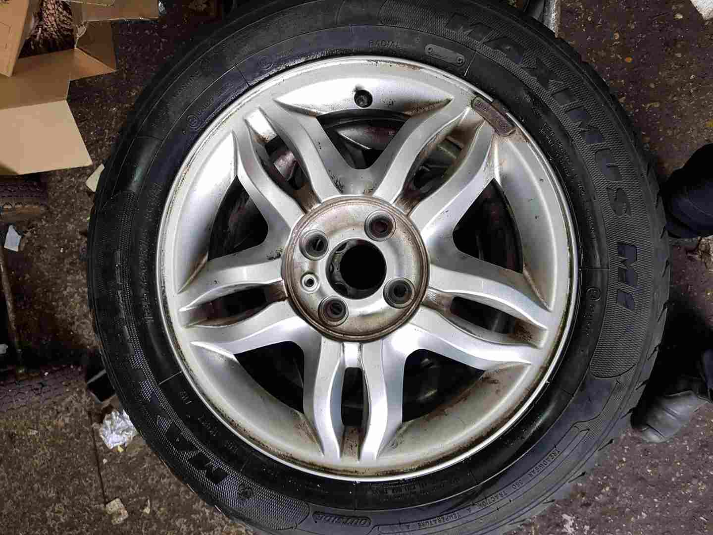 Renault Clio MK3 2005-2012 Mahonia Alloy Wheel 15Inch 3/5 + Tyre 185 60 15 6Mm 