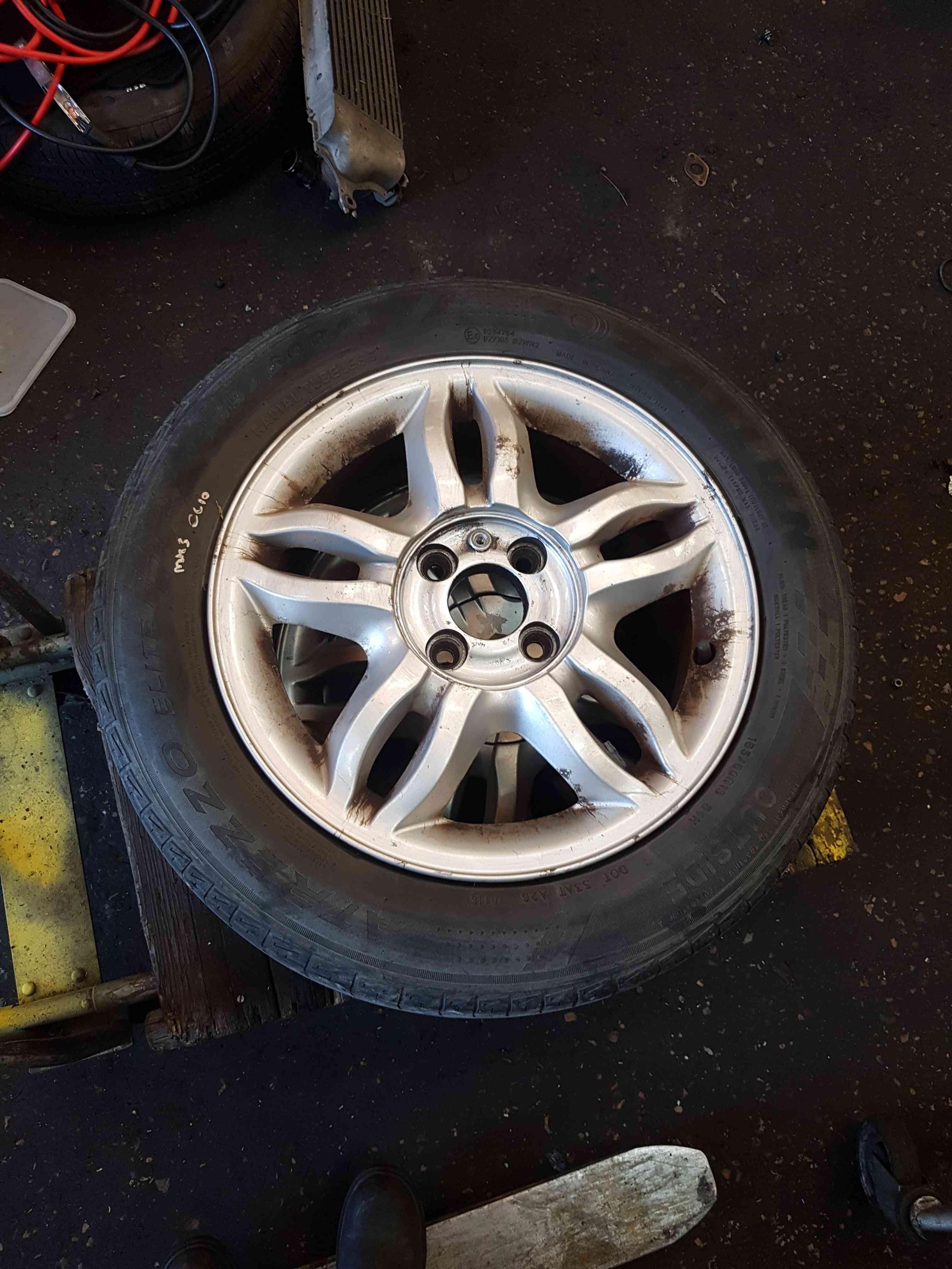 Thumb 3 Renault Clio MK3 2005-2012 Mahonia Alloy Wheel 15inch 3/5 8200317802