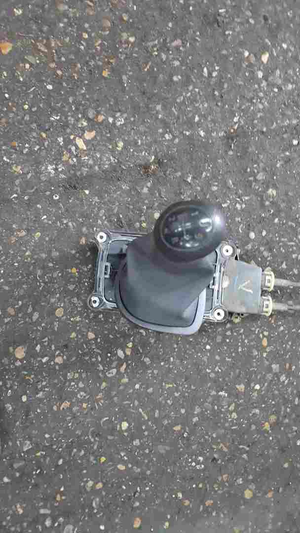 Thumb 2 Renault Clio MK3 2005-2012 Manual Gearstick Mechanism 8200550912