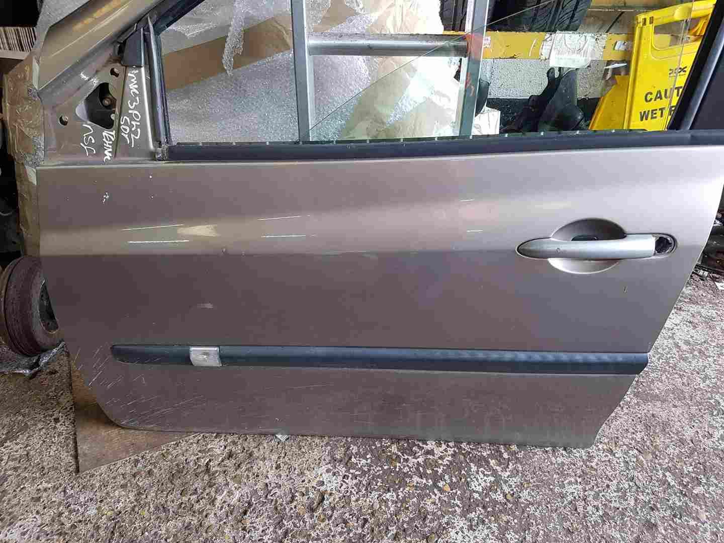 Thumb 2 Renault Clio MK3 2005-2012 Passenger NSF Front Door Beige Gold Tehnk 5Dr