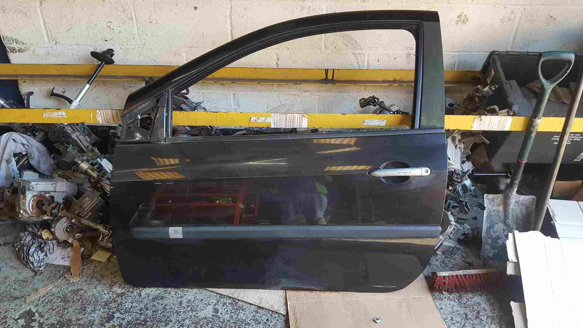 Renault Clio MK3 2005-2012 Passenger NSF Front Door Black 676 3 Door 
