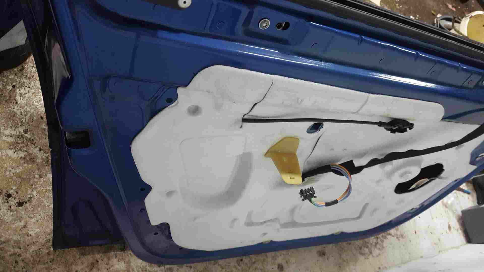 Thumb 4 Renault Clio MK3 2005-2012 Passenger NSF Front Door Blue Terna 5Dr Scratched