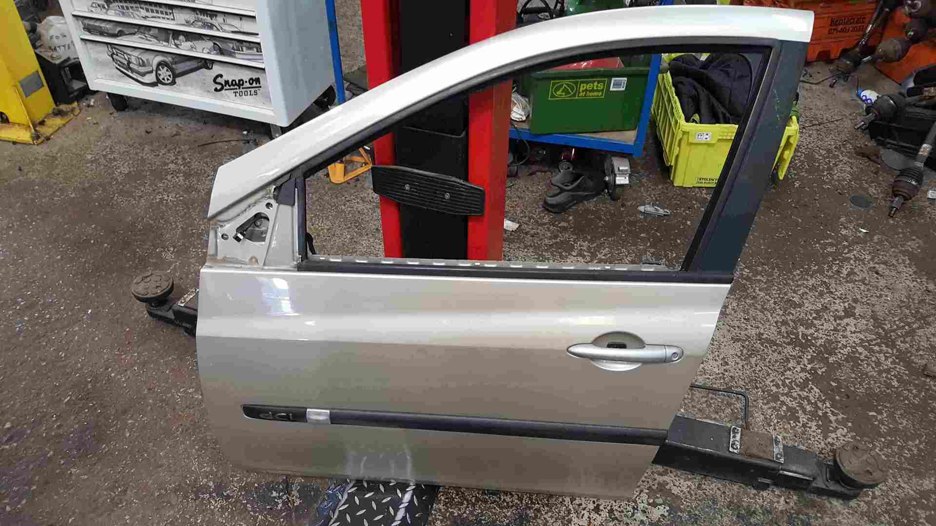 Renault Clio MK3 2005-2012 Passenger NSF Front Door Gold Silver TED11 5dr
