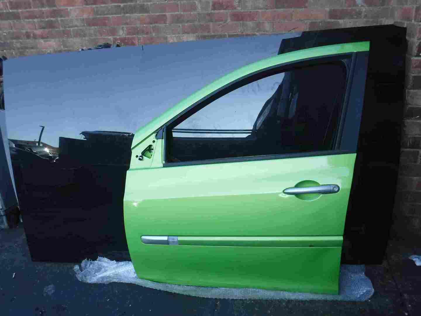 Renault Clio MK3 2005-2012 Passenger NSF Front Door Green TEDNQ 5DR