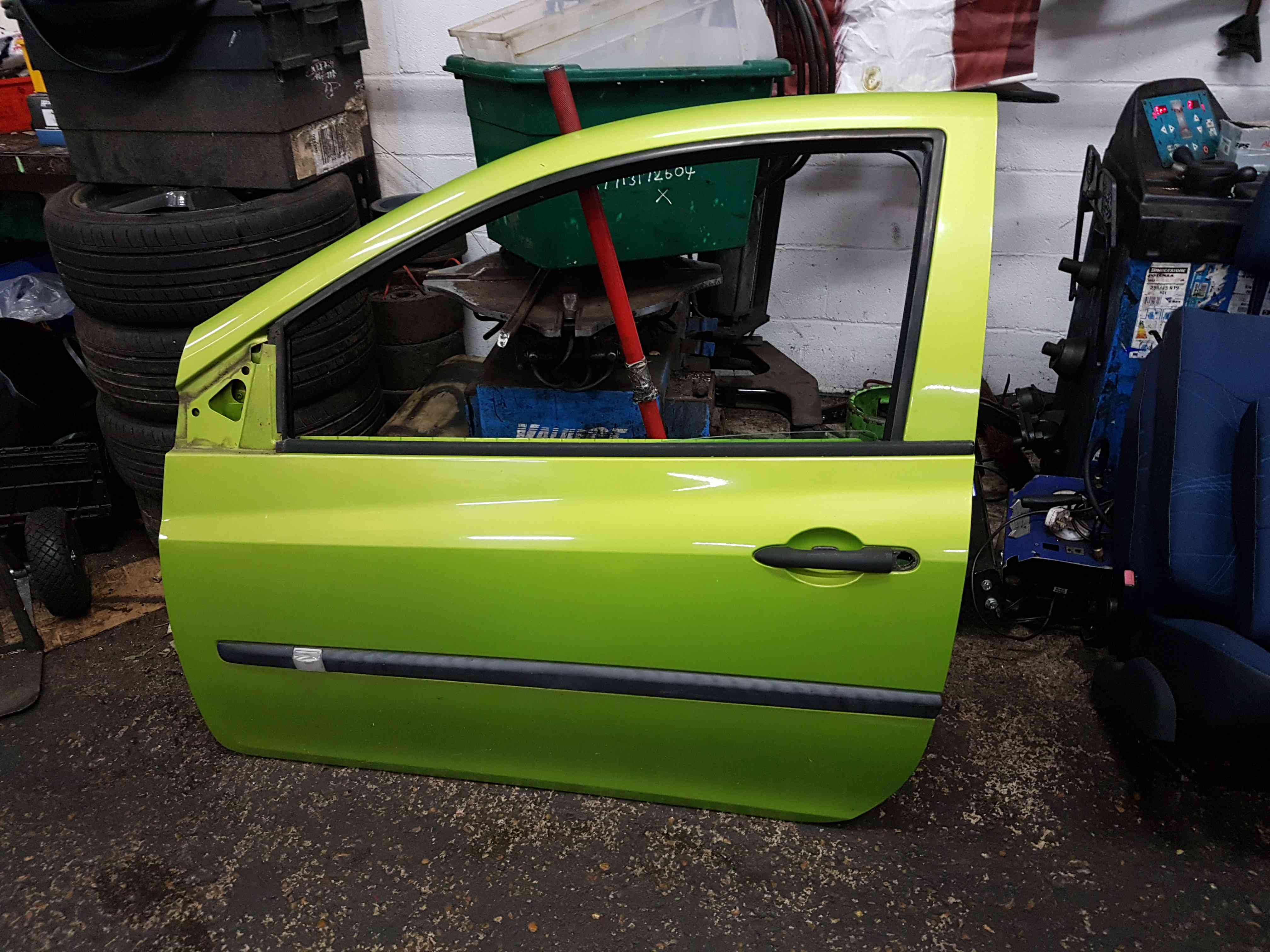 Thumb 2 Renault Clio MK3 2005-2012 Passenger NSF Front Door Green Tednq 3Dr