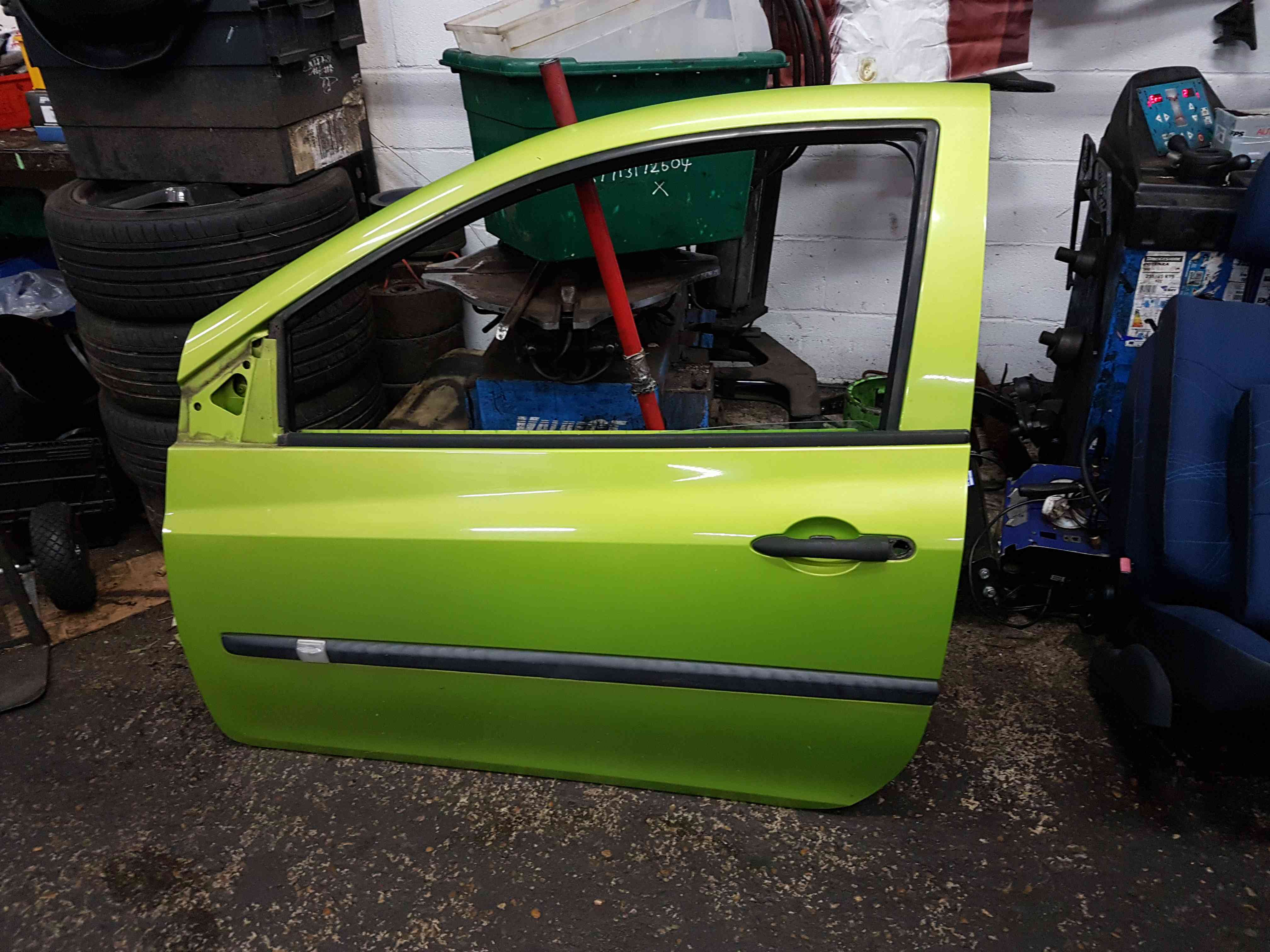 Renault Clio MK3 2005-2012 Passenger NSF Front Door Green Tednq 3Dr