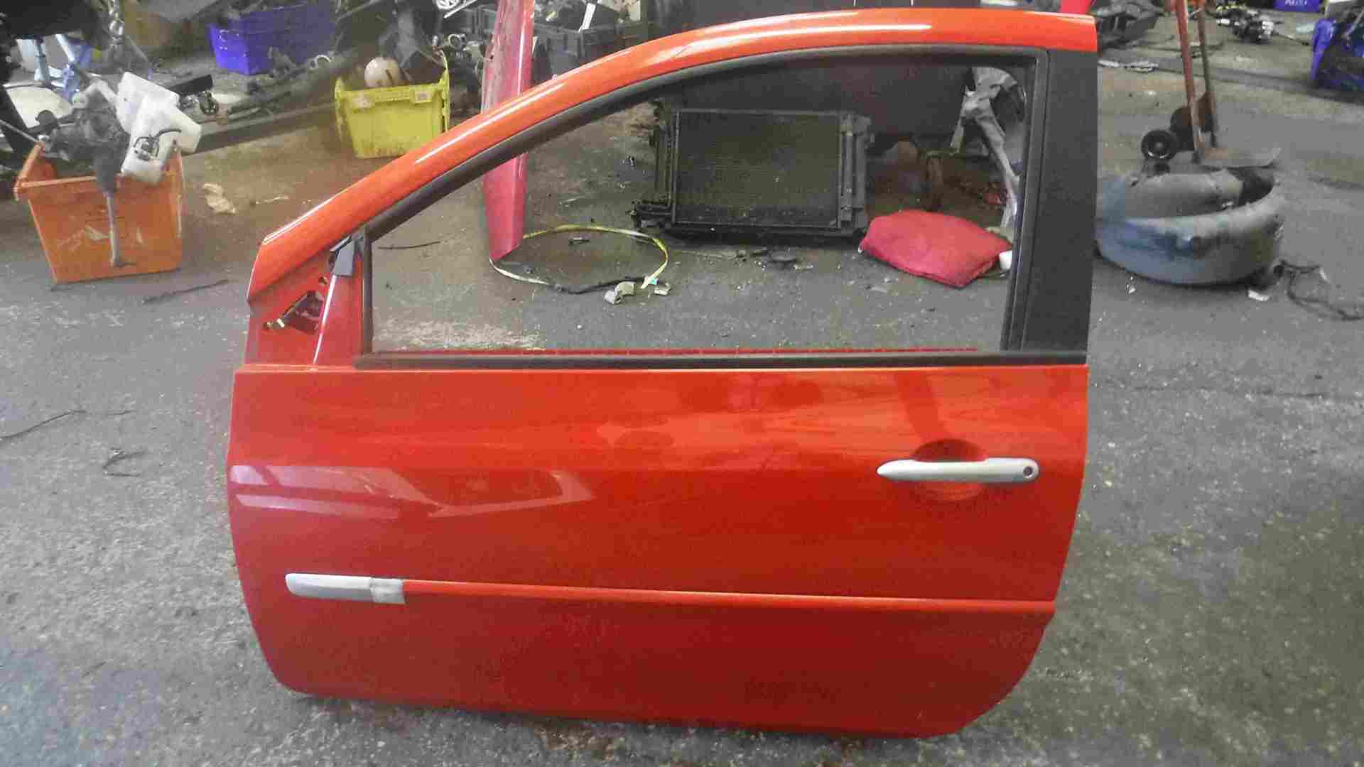Renault Clio MK3 2005-2012 Passenger NSF Front Door Red TED75 3dr