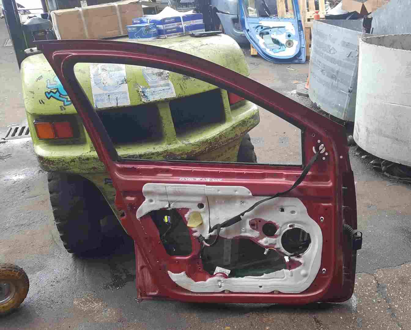 Thumb 2 Renault Clio MK3 2005-2012 Passenger NSF Front Door Red TENNJ 5dr