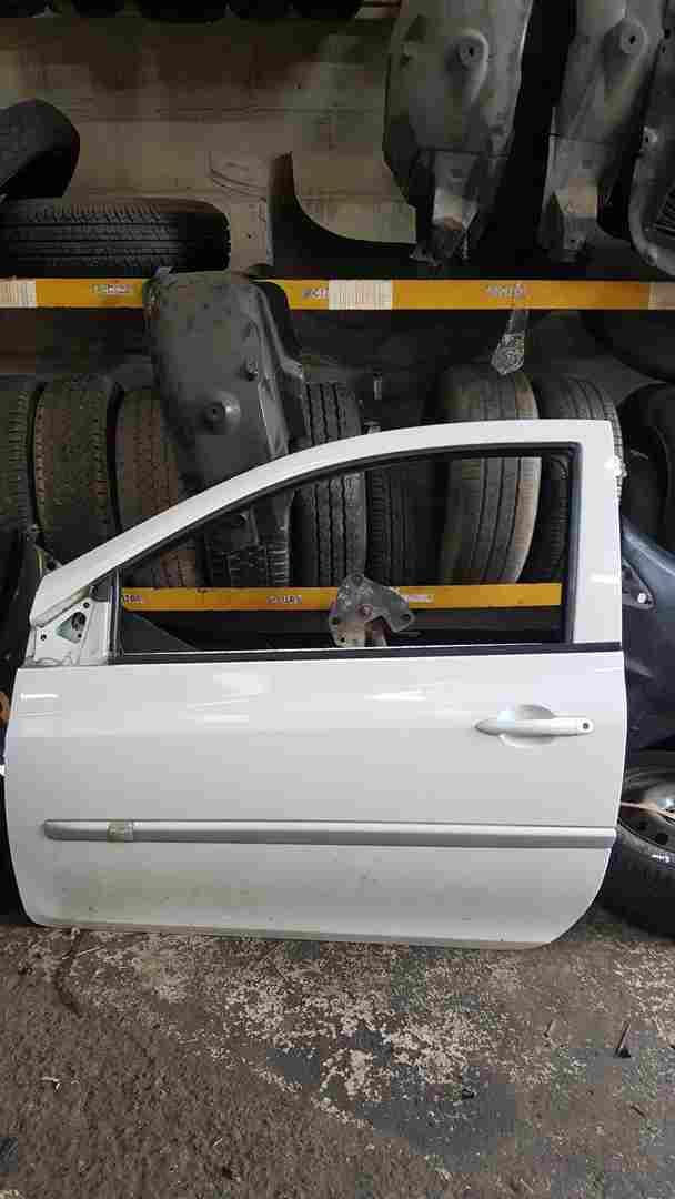 Renault Clio MK3 2005-2012 Passenger NSF Front Door White Ov369 3Dr