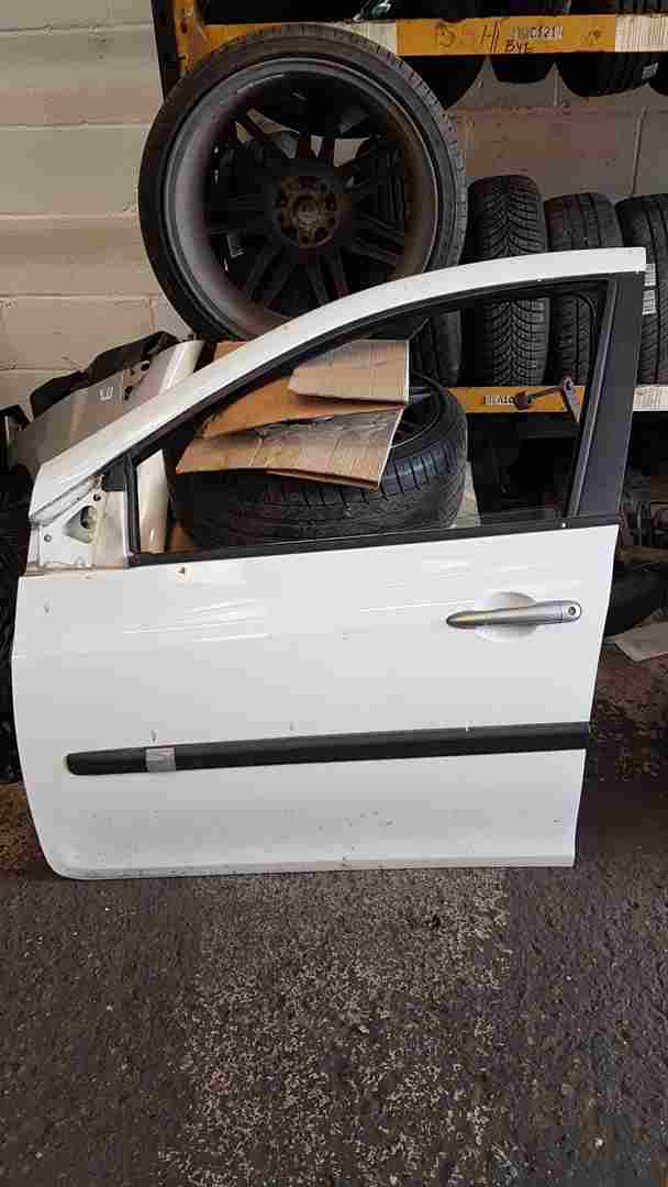 Renault Clio MK3 2005-2012 Passenger NSF Front Door White Ov369 5Dr