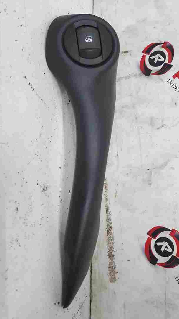 Thumb 3 Renault Clio MK3 2005-2012 Passenger NSF Front Grab Handle + Switch grey plug