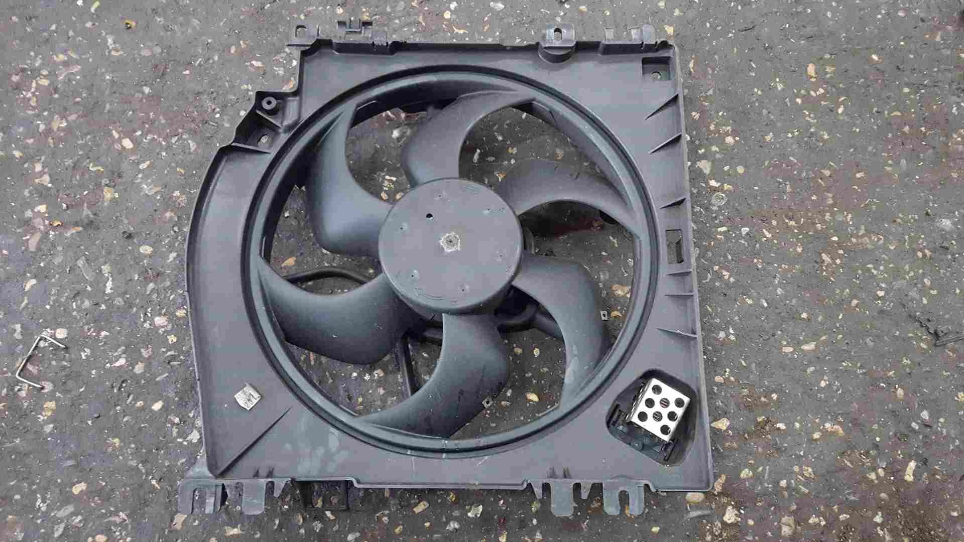 Thumb 2 Renault Clio MK3 2005-2012 Radiator RAD Pack Cooling FAN 8200688375 FAN Only