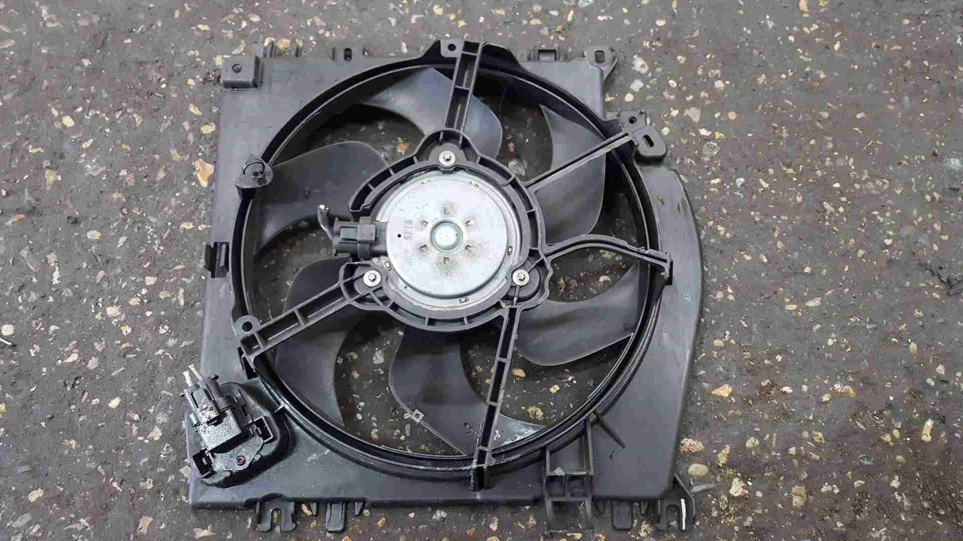 Thumb 3 Renault Clio MK3 2005-2012 Radiator RAD Pack Cooling FAN 8200688375 FAN Only