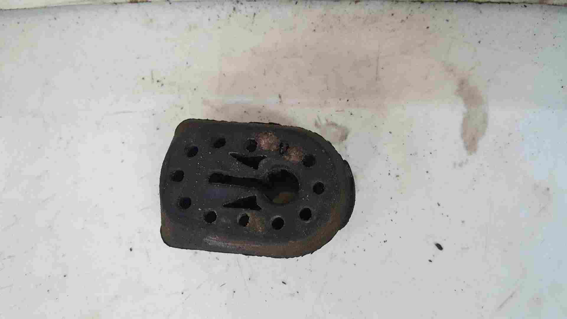 Thumb 2 Renault Clio MK3 2005-2009 Radiator Rubber Support Mount Bush  8200213290