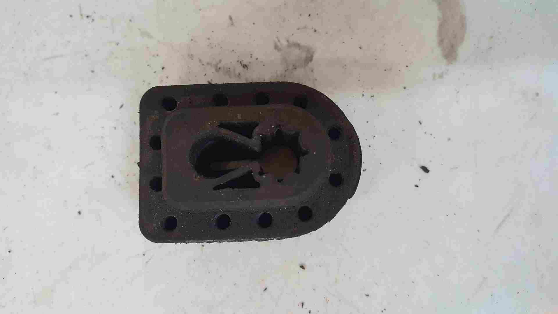 Thumb 3 Renault Clio MK3 2005-2009 Radiator Rubber Support Mount Bush  8200213290