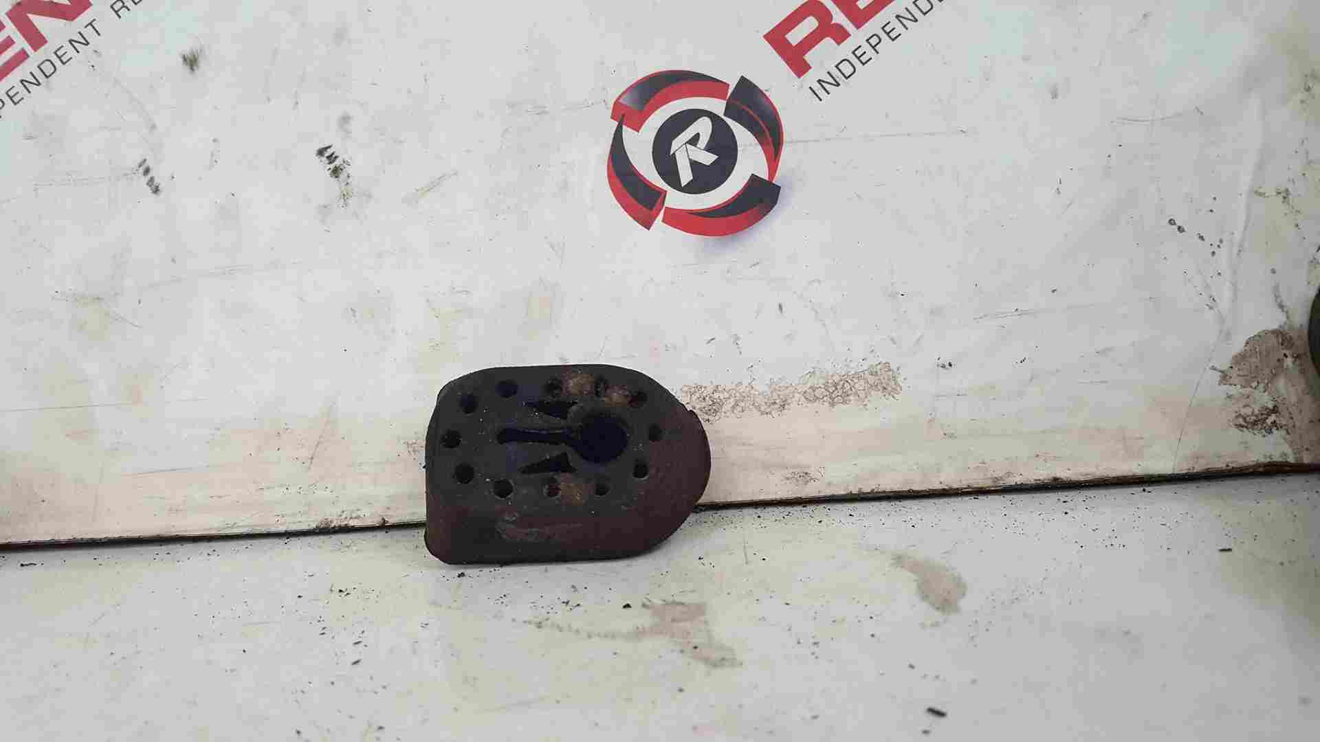 Thumb 5 Renault Clio MK3 2005-2009 Radiator Rubber Support Mount Bush  8200213290