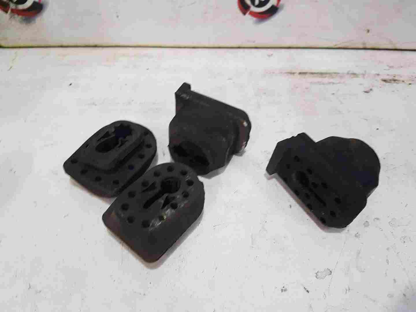 Renault Clio MK3 2005-2012 Radiator Rubber Support Mounts Bush X4