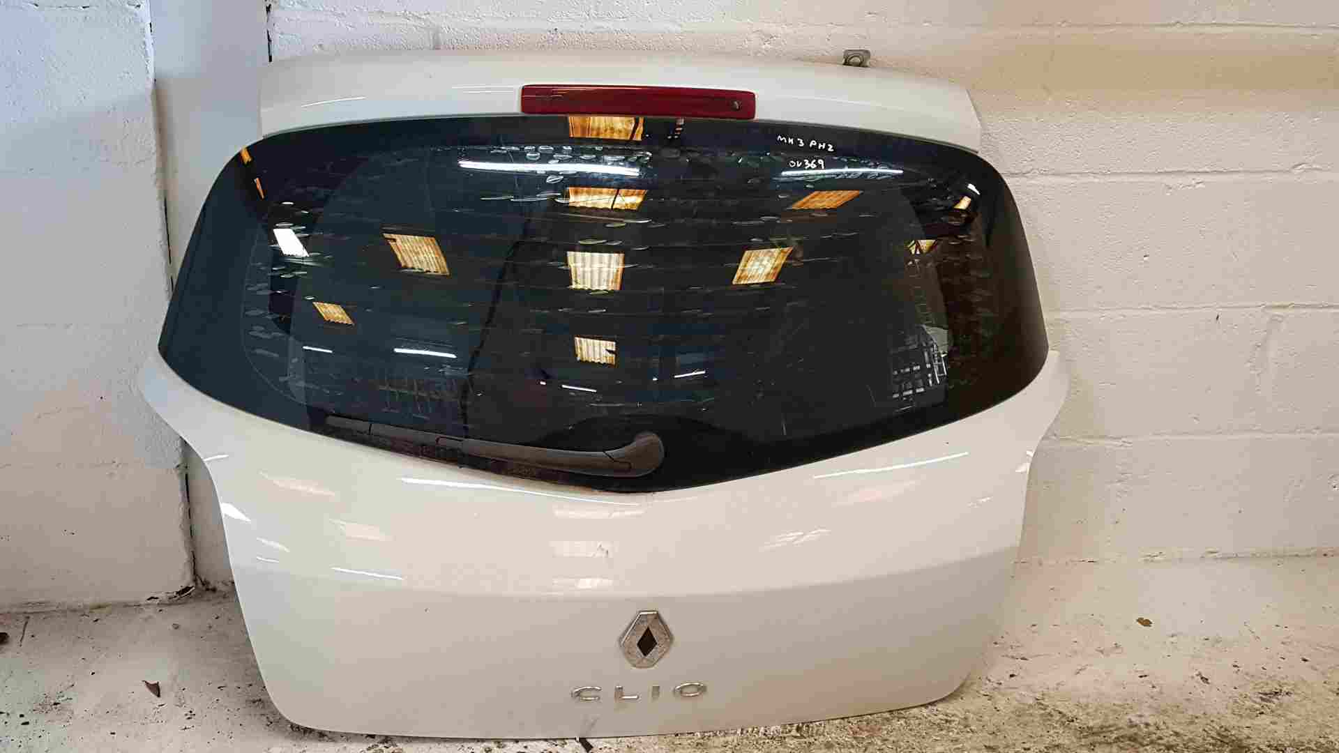 Renault Clio MK3 2005-2012 Rear Boot Tailgate White Ov369