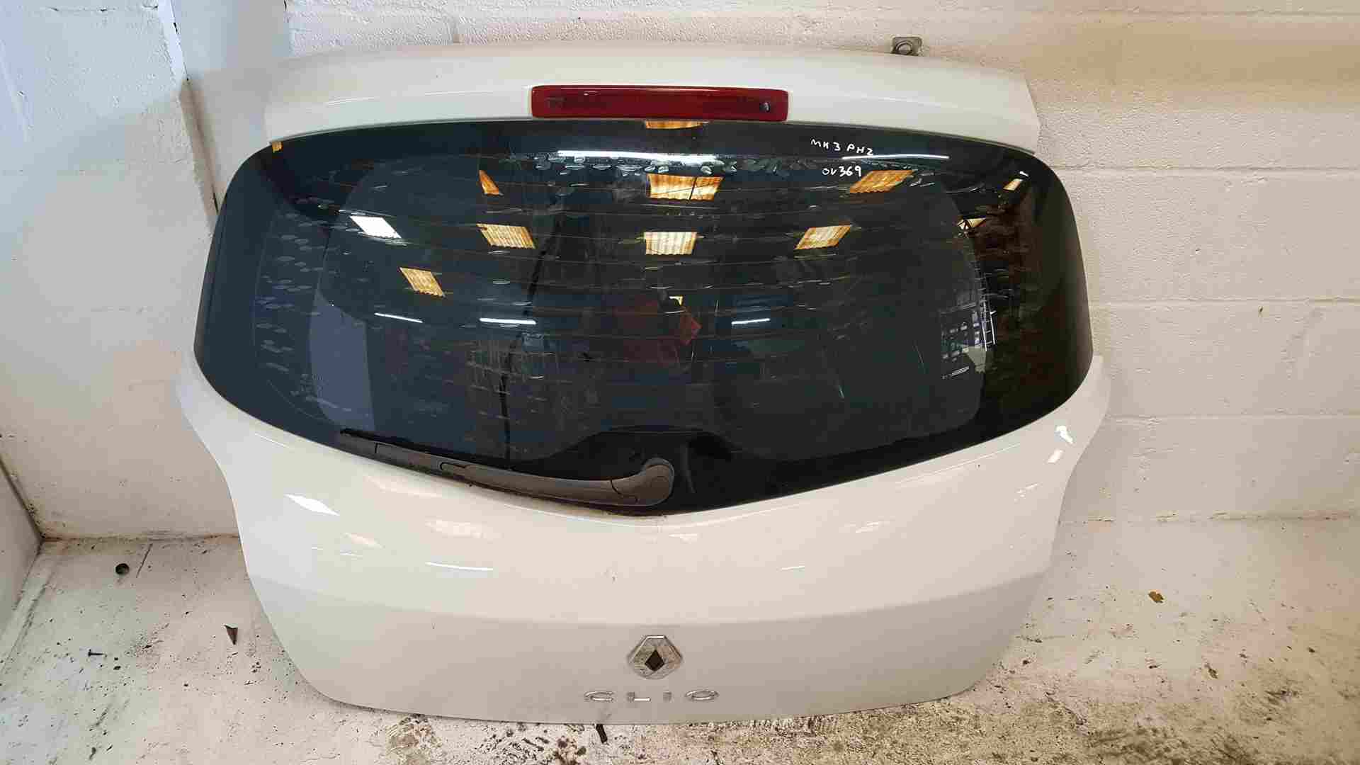 Thumb 2 Renault Clio MK3 2005-2012 Rear Boot Tailgate White Ov369