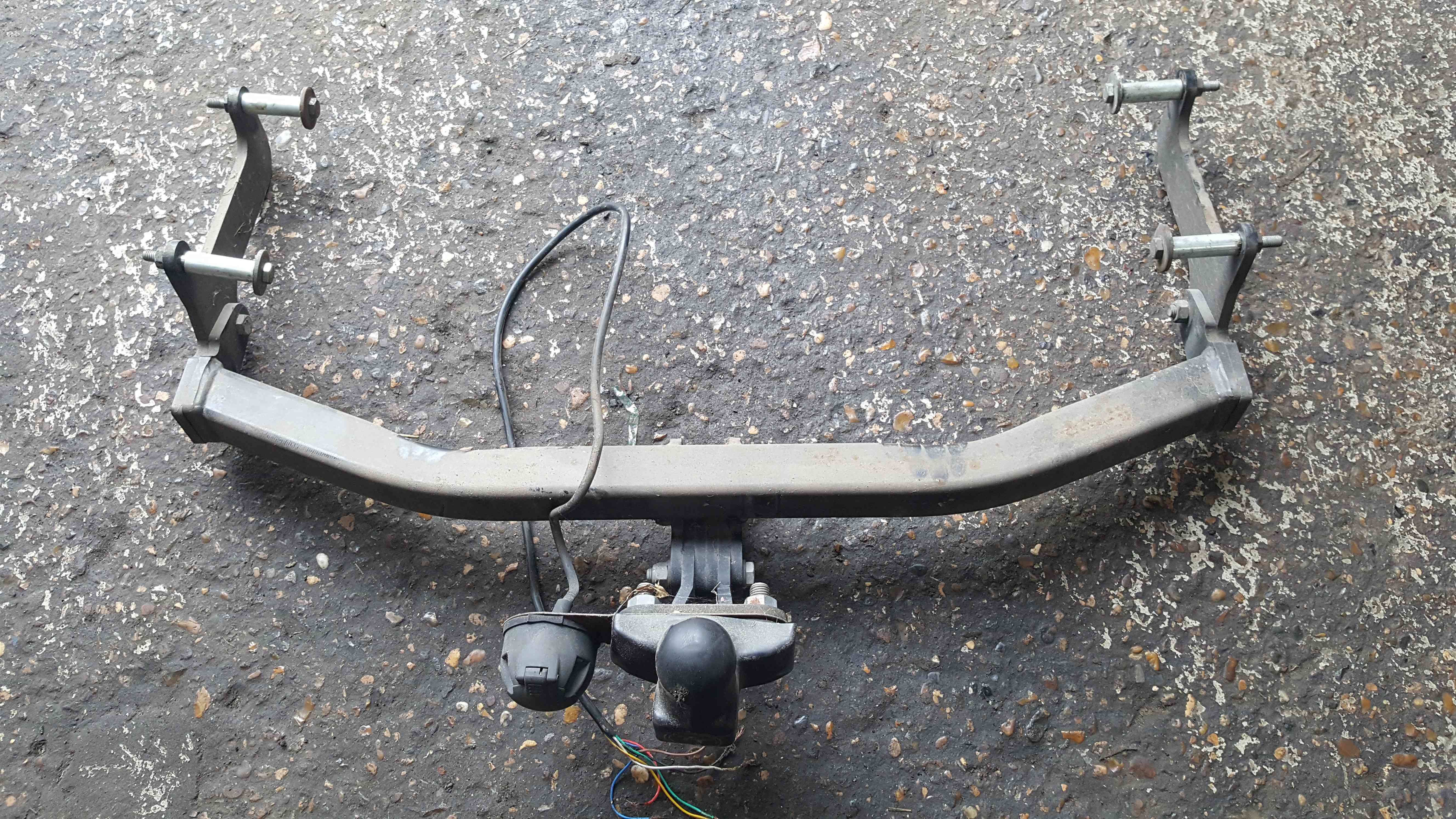 Renault clio on sale tow bar
