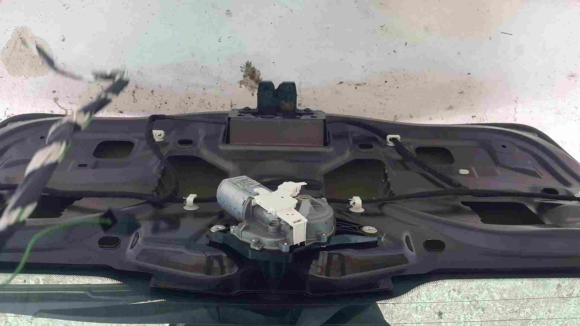 Thumb 4 Renault Clio MK3 2005-2012 Rear Tailgate Boot Black 676 De Badged