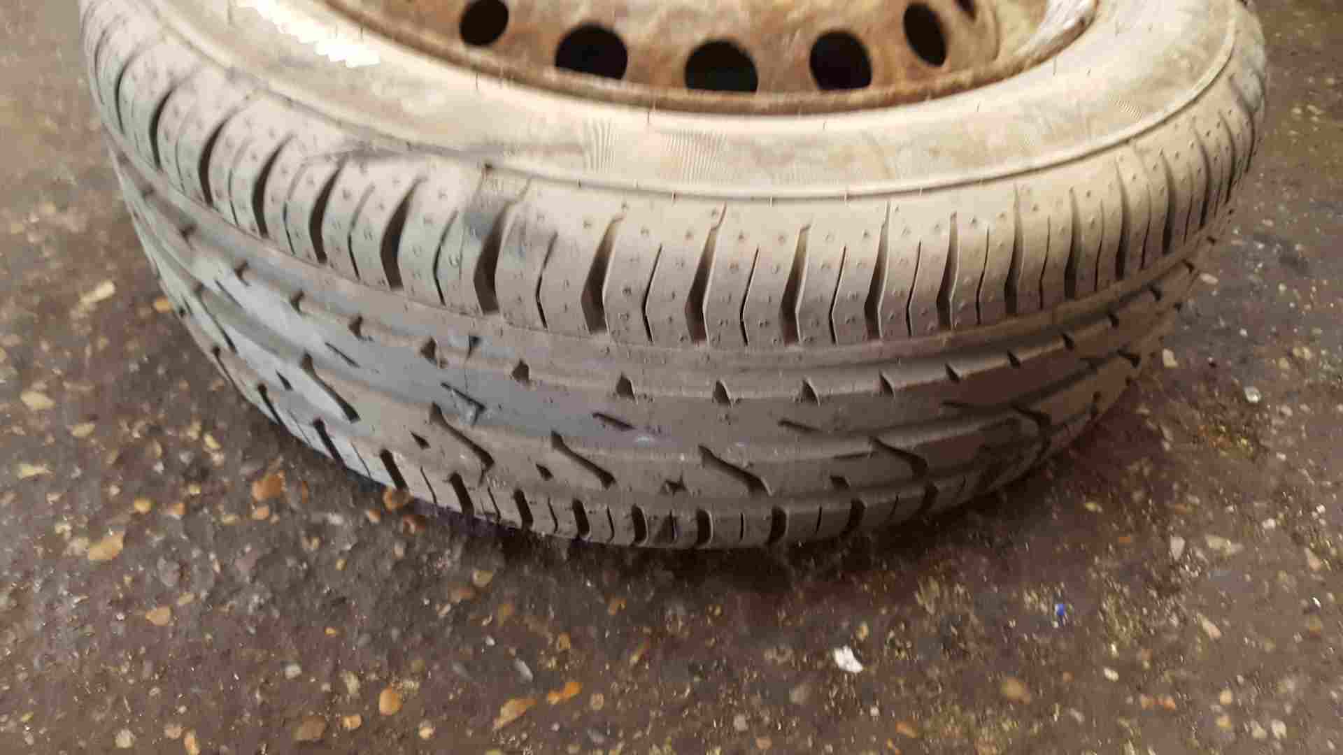 Thumb 2 Renault Clio MK3 2005-2012 Steel Wheel Rim Tyre 185 60 15 8mm Tread 3/5