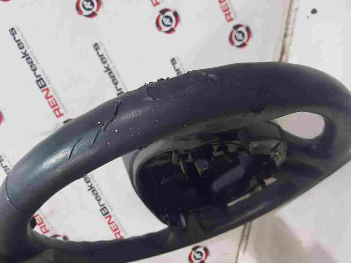 Thumb 4 Renault Clio MK3 2005-2012 Steering Wheel Cruise Control Leather Peel 8200344082