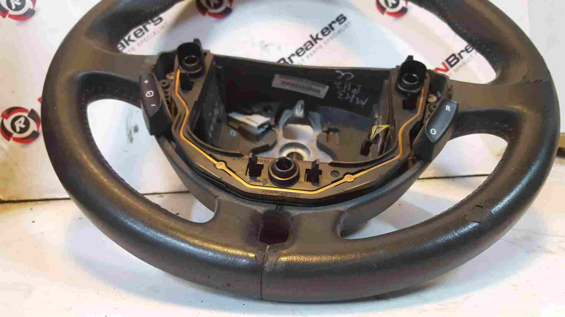 Thumb 7 Renault Clio MK3 2005-2012 Steering Wheel Cruise Control Leather Peel 8200344082