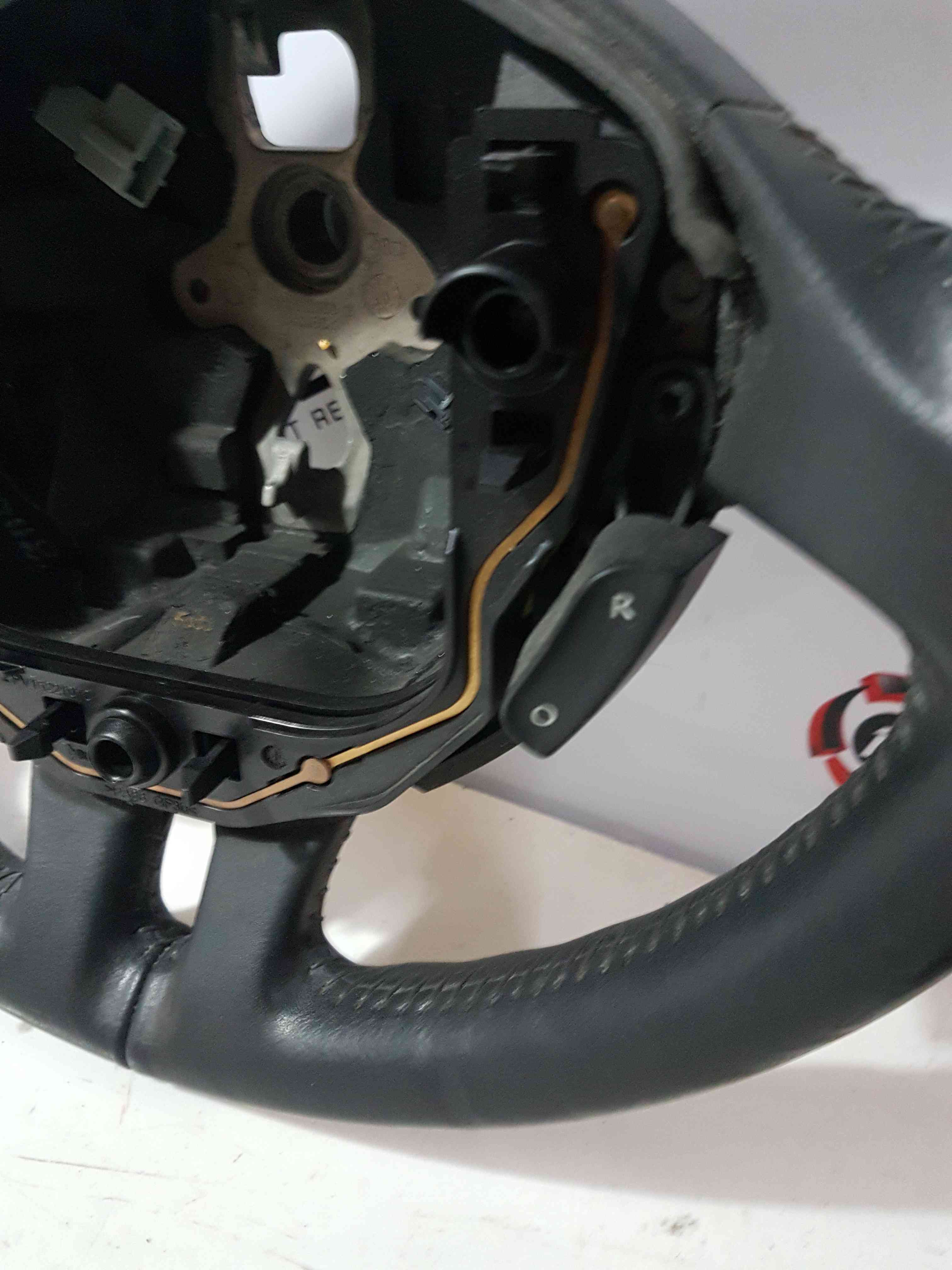 Thumb 5 Renault Clio MK3 2005-2012 Steering Wheel Cruise Control Leather Some Peel