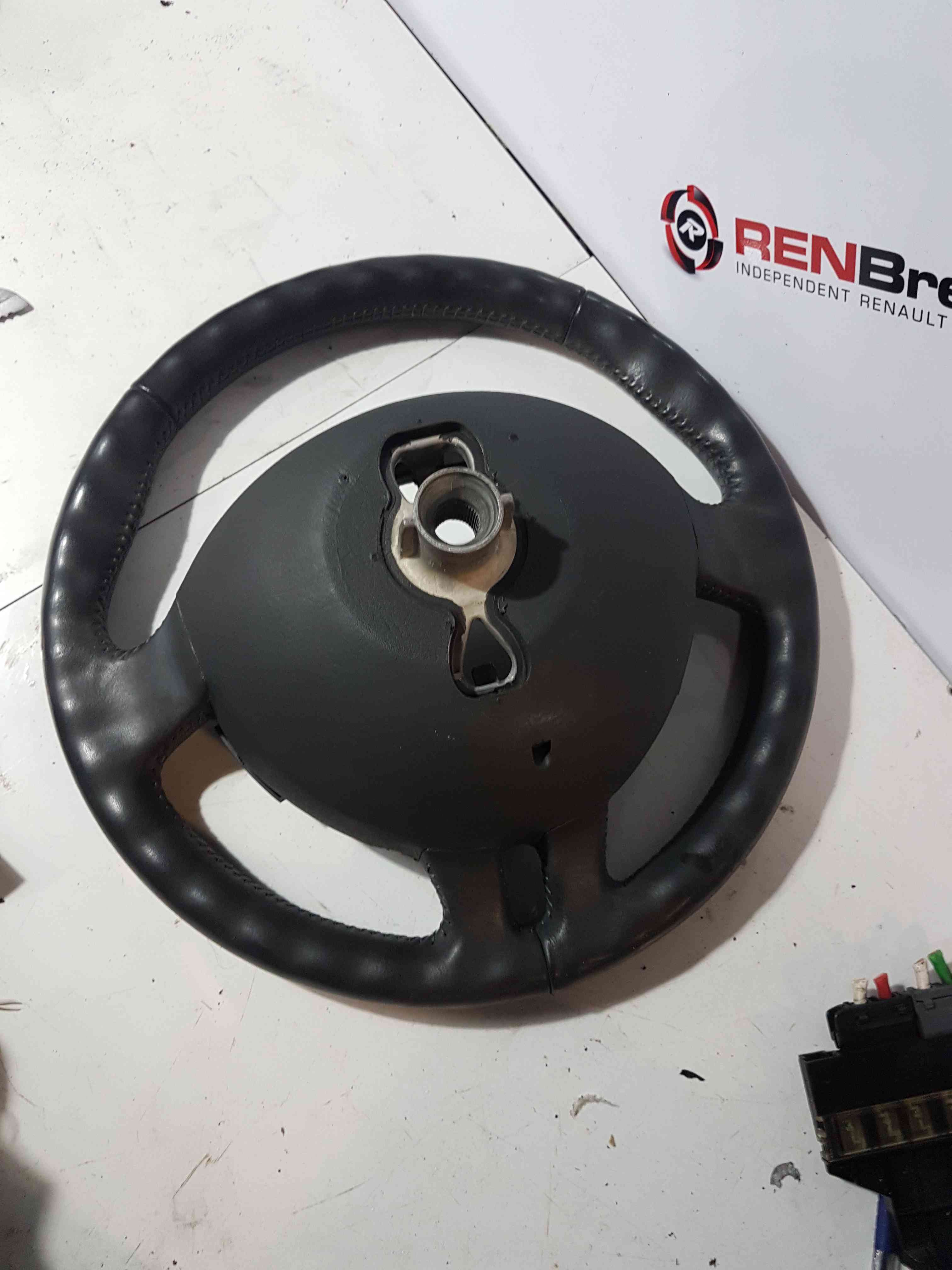 Thumb 3 Renault Clio MK3 2005-2012 Steering Wheel Cruise Control Leather Some Peel