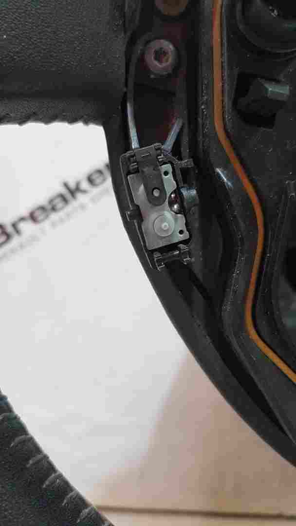 Thumb 3 Renault Clio MK3 2005-2012 Steering Wheel Cruise Control Leather TAB  8200344082