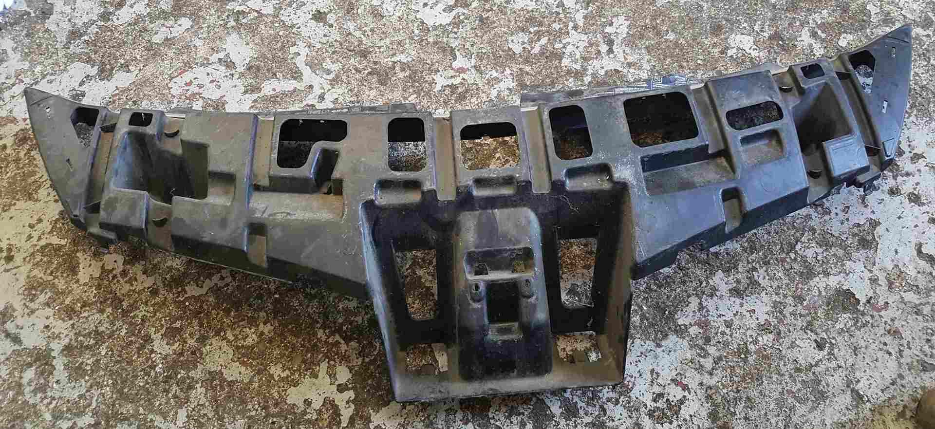 Thumb 3 Renault Clio MK3 2005-2012 Ventilation Grille Grill Bumper Support 8200682290